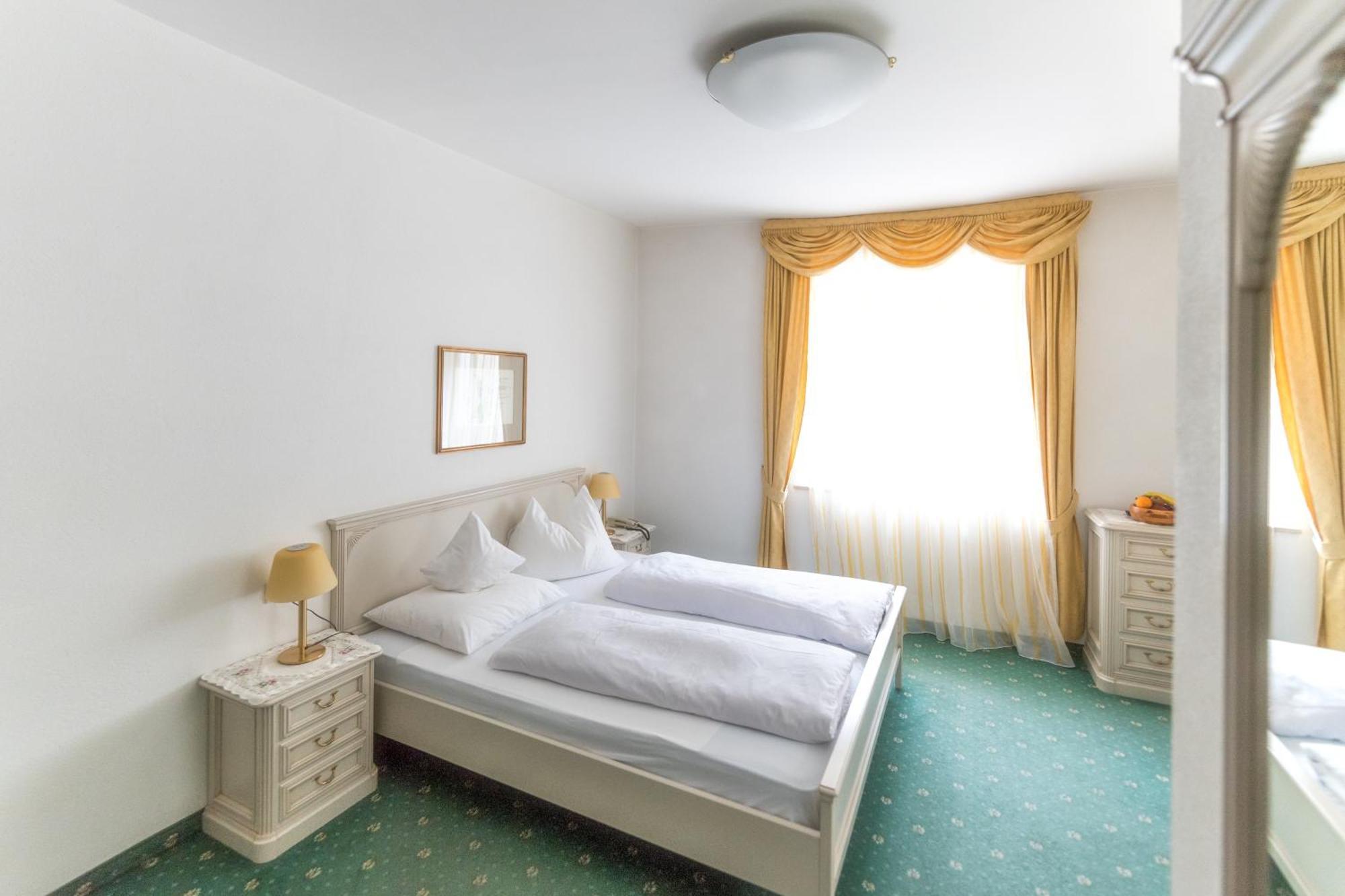 Hotel Weisse Lilie - B&B Rio di Pusteria Room photo